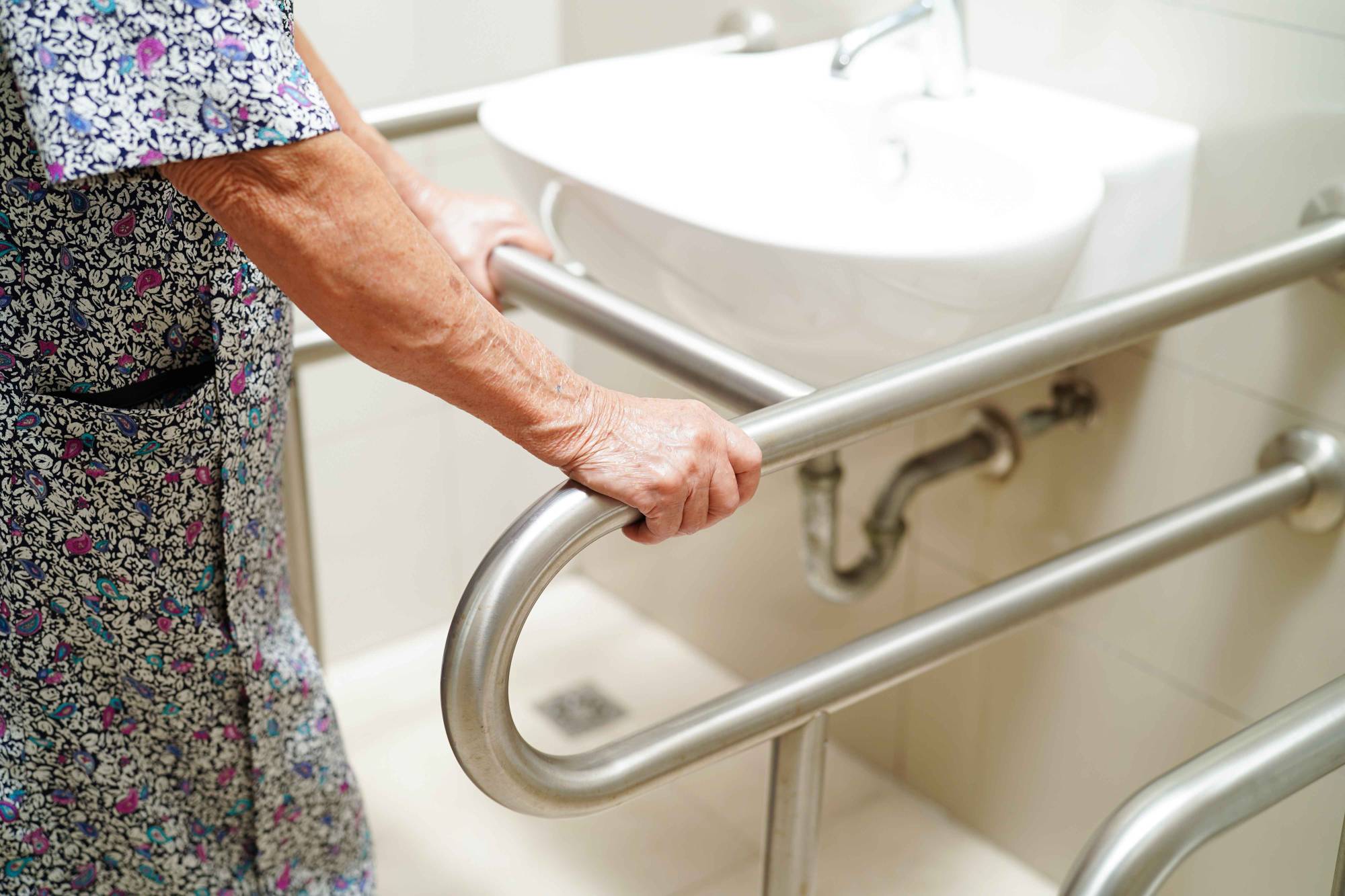 Améliorer l’accessibilité de sa salle d’eau PMR à Bordeaux