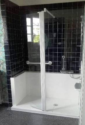 Douche à l’italienne pour personnes agées seniors Gradignan 33170 en neuf et rénovation, équipements haut de gamme modernes posés sur mesure