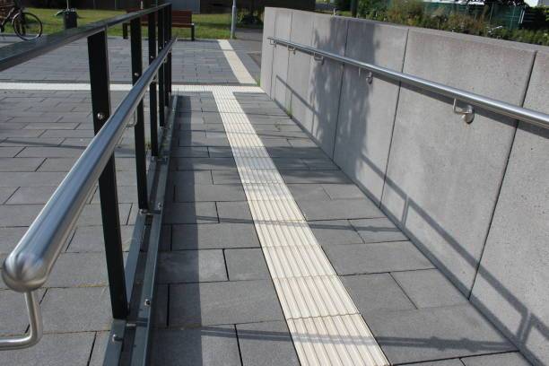 Rampe extérieur pour rendre les espaces accessibles pour les séniors et PMR à Bordeaux 