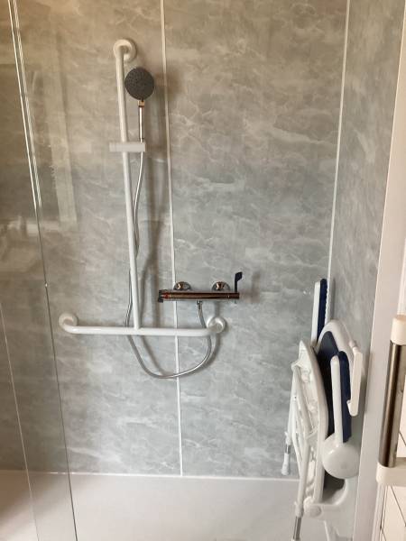 Quelle barre de maintien  choisir pour adapter sa salle de bain sur bordeaux 33000