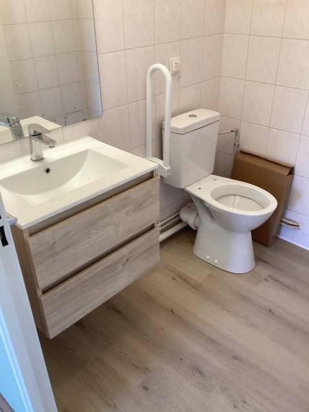 Aménager un WC sécurisé PMR conforme aux normes en Gironde 33