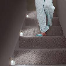 Veilleuse à détection de mouvement dans les escaliers pour séniors PMR à Eysines 33320