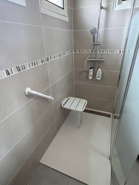 Poser un receveur au plus bas sur Bordeaux pour sécuriser l'entrée et sortie de douche 