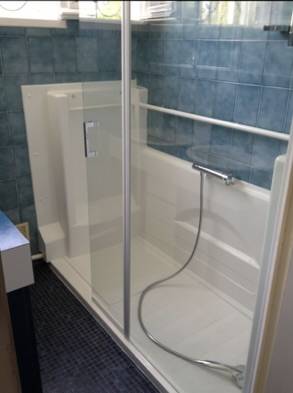 remplacer sa baignoire par une douche sécurisée pour sénior grace à ma prime adapt