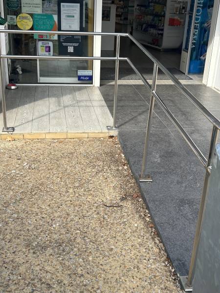 Rampe d’accès sécurisée et confort sur mesure à Bordeaux 33 : une solution pratique pour séniors et PMR