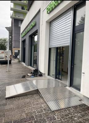 Rampe d acces extérieur pour un commerce à Bordeaux 