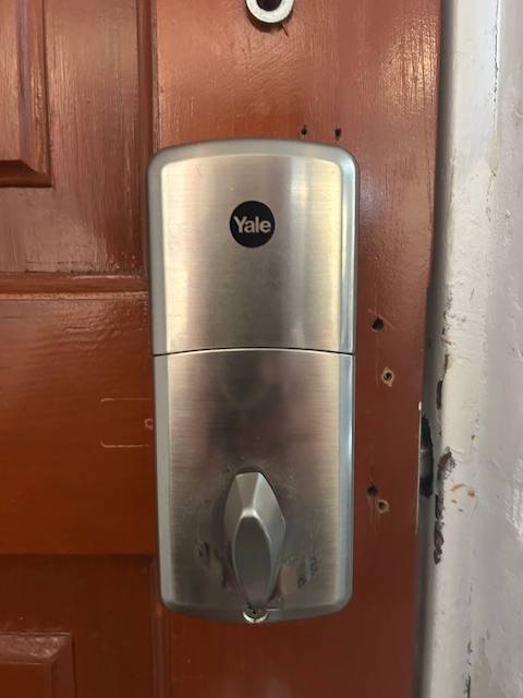 Ferme porte automatique pour sénior PMR en Gironde 