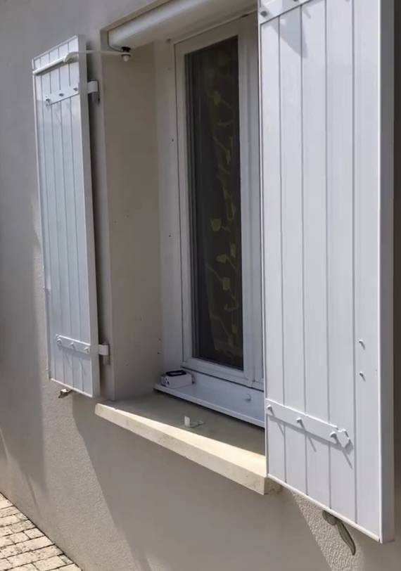 Demandez un devis gratuit à Bordeaux Mérignac pour l’installation de volets roulants sécurisés électriques avec Help Confort certifié RGE et Handibat