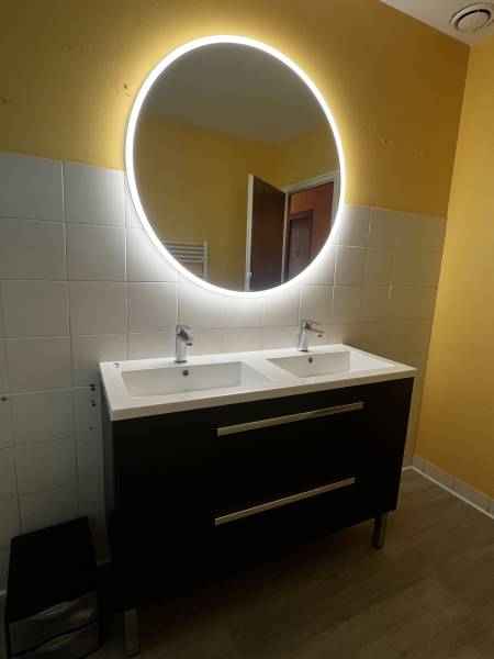 Installation d'une douche PMR à Bruges : adaptée et sécurisée pour personnes à mobilité réduite et sénior