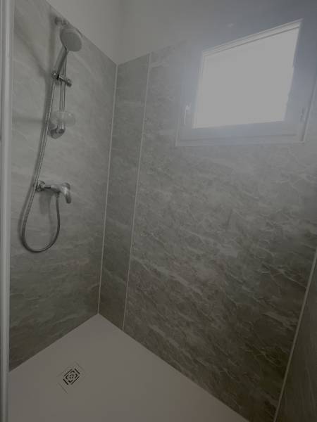 Quelles sont les tendances actuelles pour créer une salle de bain haut de gamme digne d’un hôtel de luxe à Bordeaux ?