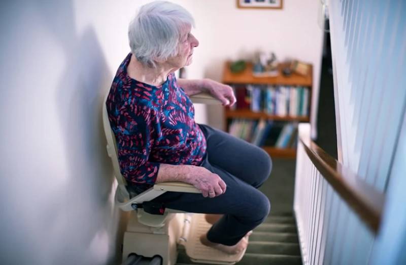 Quelles sont les aides de l'État pour installer un monte-escalier en 2025 à Lège-Cap-Ferret 33950 : subventions, crédits d'impôt et solutions financières ?