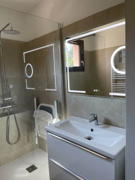 Combien coûte la mise en place d'une salle de bain accessible pour PMR au Barp 33114