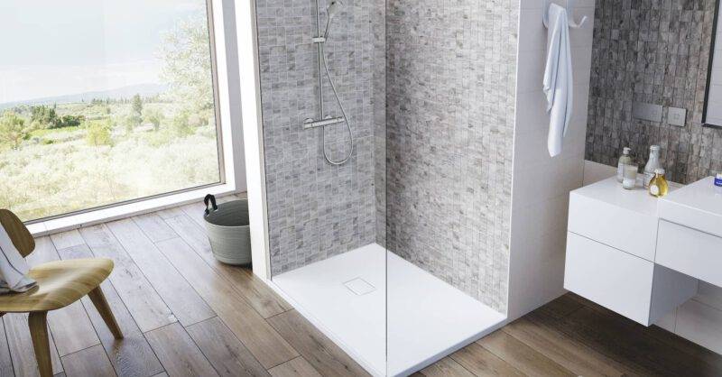 Pour une salle de bain moderne et fonctionnelle à Gujan-Mestras 33470, optez pour des matériaux contemporains, un éclairage optimal et des rangements astucieux.