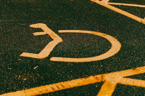 Comment signalez une place pour personne à mobilité réduite devant son logement au Teich 33470