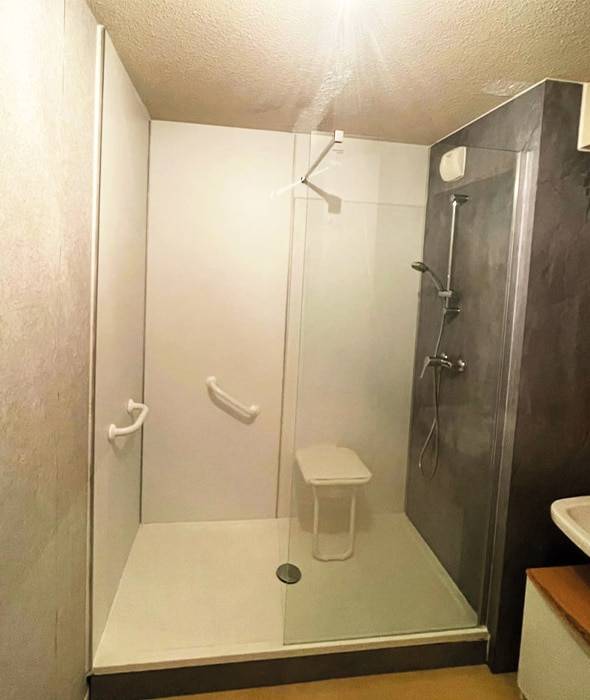 Bordeaux 33000 Allier une salle de bain sécurisée et à l’esthétisme moderne : c'est possible grâce à Help Confort !